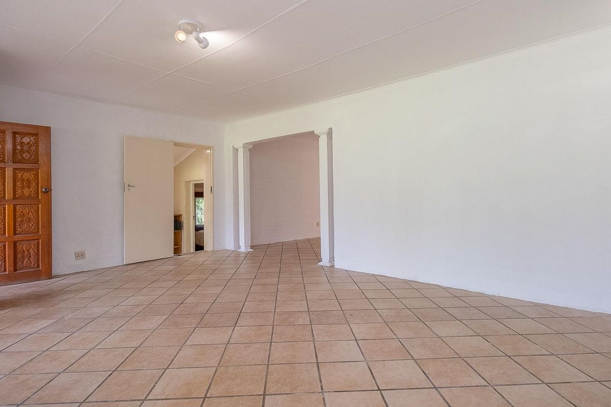 Charming Country Living in Chartwell - Spacious 5-Bedroom Family Home To Let - Photo 5