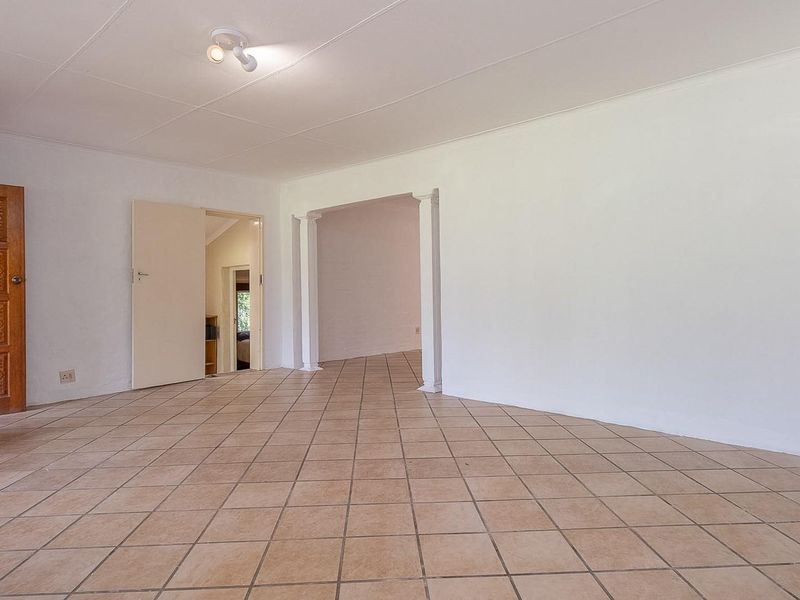 Charming Country Living in Chartwell - Spacious 5-Bedroom Family Home To Let - Photo 5