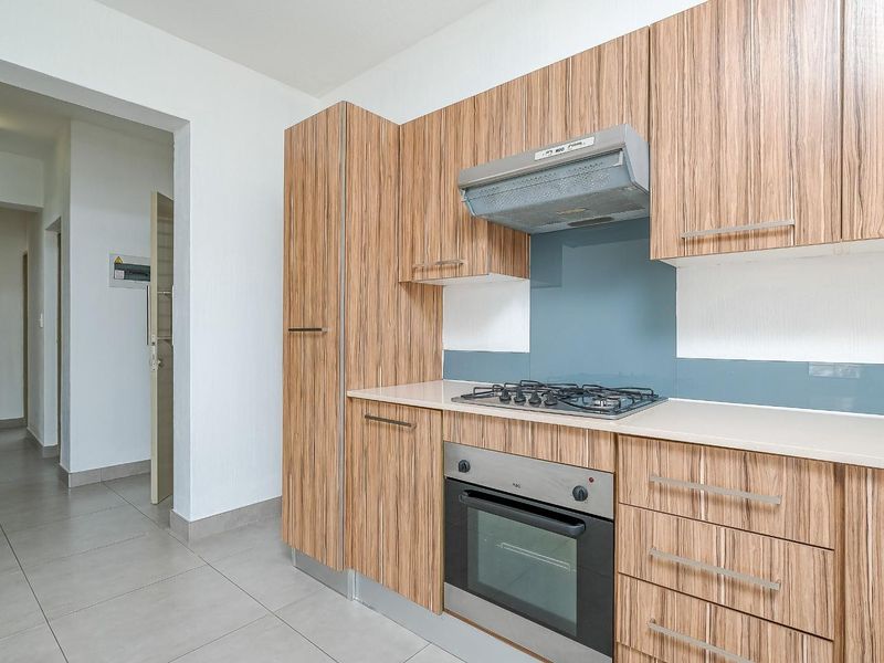 Stunning, Newly Renovated 3-Bedroom Apartment To Let | Soho Lofts, Beverley, Fourways - Photo 7