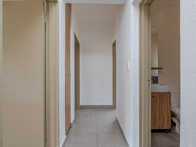 Stunning, Newly Renovated 3-Bedroom Apartment To Let | Soho Lofts, Beverley, Fourways - Photo 8
