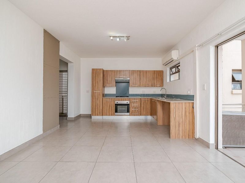 Stunning, Newly Renovated 3-Bedroom Apartment To Let | Soho Lofts, Beverley, Fourways - Photo 3