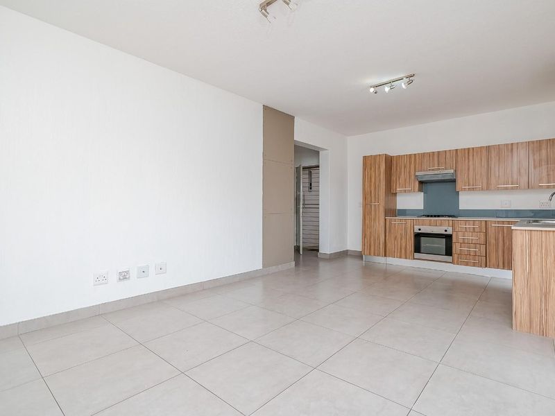 Stunning, Newly Renovated 3-Bedroom Apartment To Let | Soho Lofts, Beverley, Fourways - Photo 2