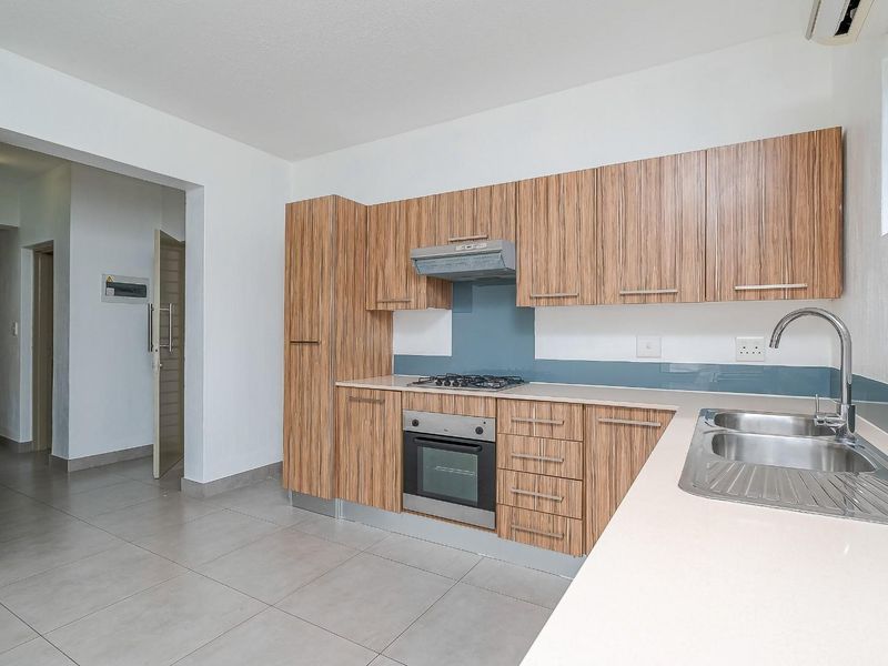 Stunning, Newly Renovated 3-Bedroom Apartment To Let | Soho Lofts, Beverley, Fourways - Photo 5