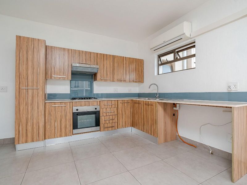 Stunning, Newly Renovated 3-Bedroom Apartment To Let | Soho Lofts, Beverley, Fourways - Photo 4