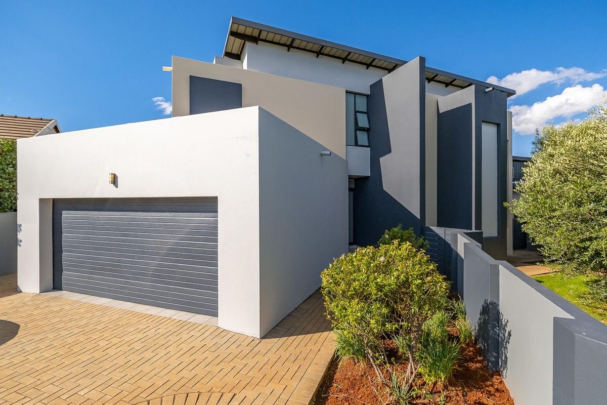 Elegant 3 Bedroom Family home in Midstream Meadows - Photo 2