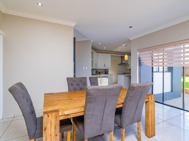 Elegant 3 Bedroom Family home in Midstream Meadows - Photo 10