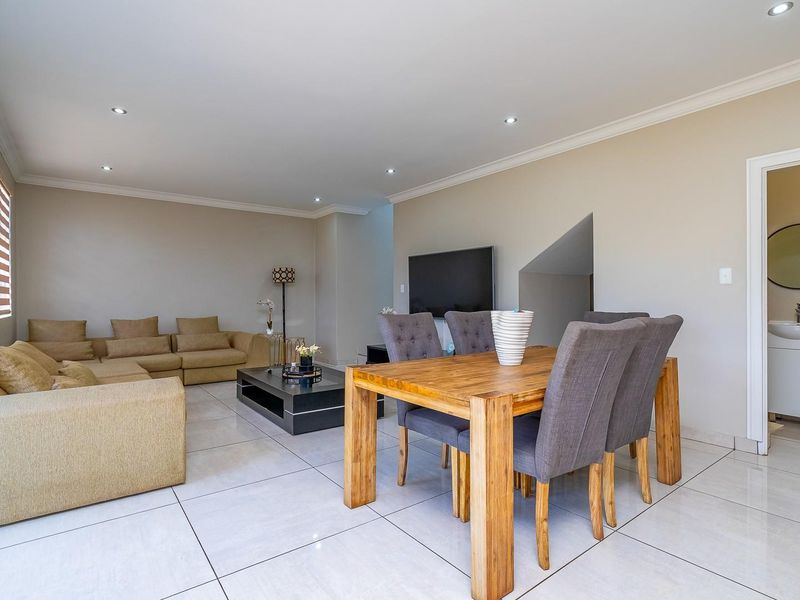 Elegant 3 Bedroom Family home in Midstream Meadows - Photo 6