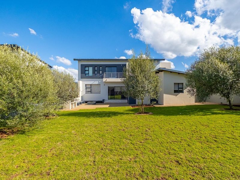 Elegant 3 Bedroom Family home in Midstream Meadows - Photo 3