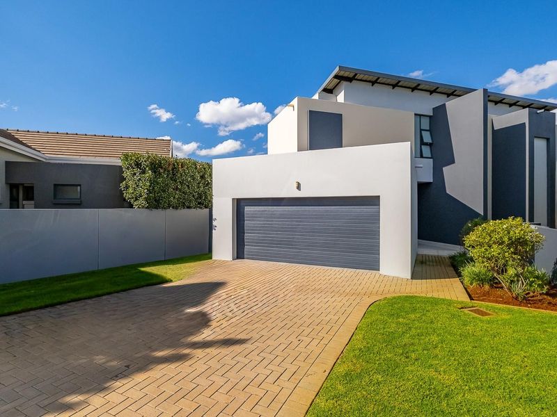 Elegant 3 Bedroom Family home in Midstream Meadows - Photo 4