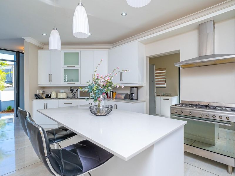 Elegant 3 Bedroom Family home in Midstream Meadows - Photo 8