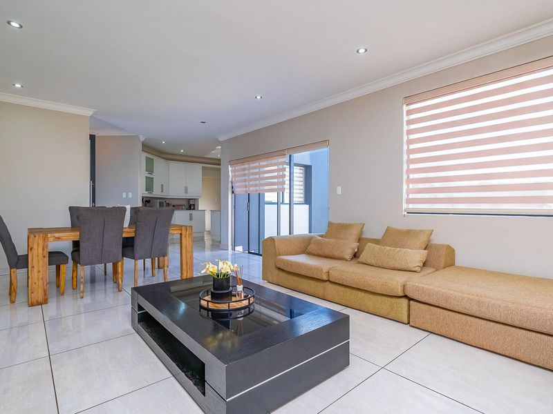 Elegant 3 Bedroom Family home in Midstream Meadows - Photo 6