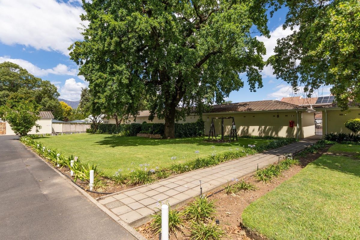 Charming 2-Bedroom Apartment for Rent - Move in Ready! - Photo 2