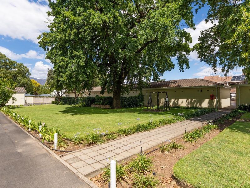 Charming 2-Bedroom Apartment for Rent - Move in Ready! - Photo 2