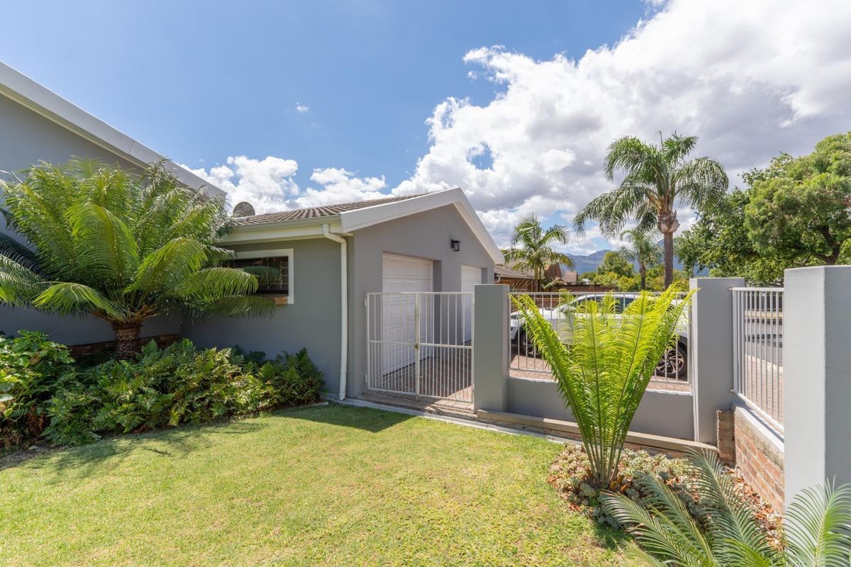 Modern Vrykyk Home Close to Paarl Schools - Photo 3