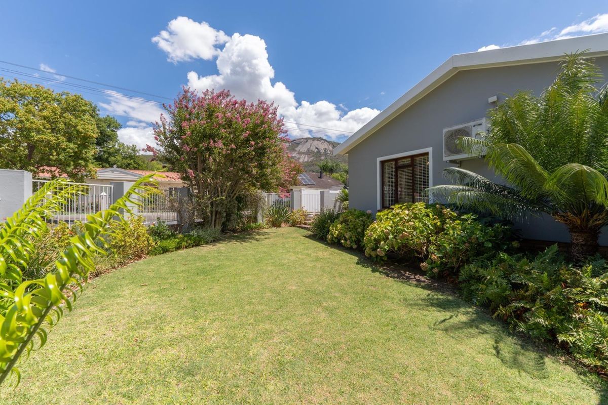Modern Vrykyk Home Close to Paarl Schools - Photo 2