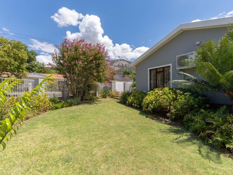 Modern Vrykyk Home Close to Paarl Schools - Photo 2