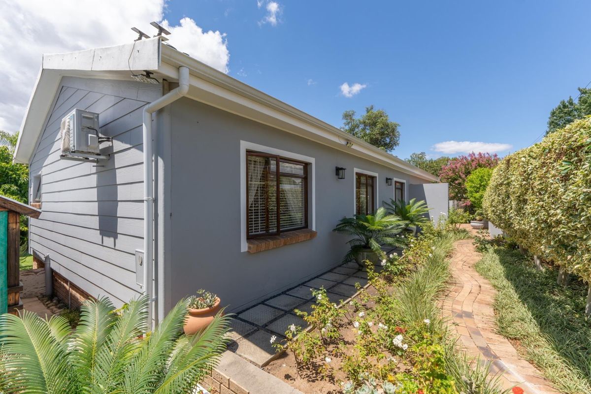 Modern Vrykyk Home Close to Paarl Schools - Photo 5