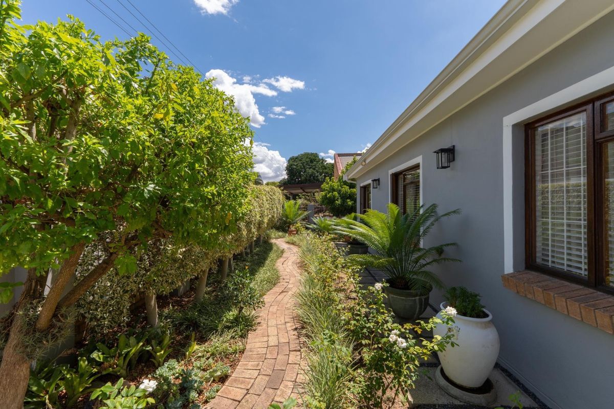 Modern Vrykyk Home Close to Paarl Schools - Photo 4