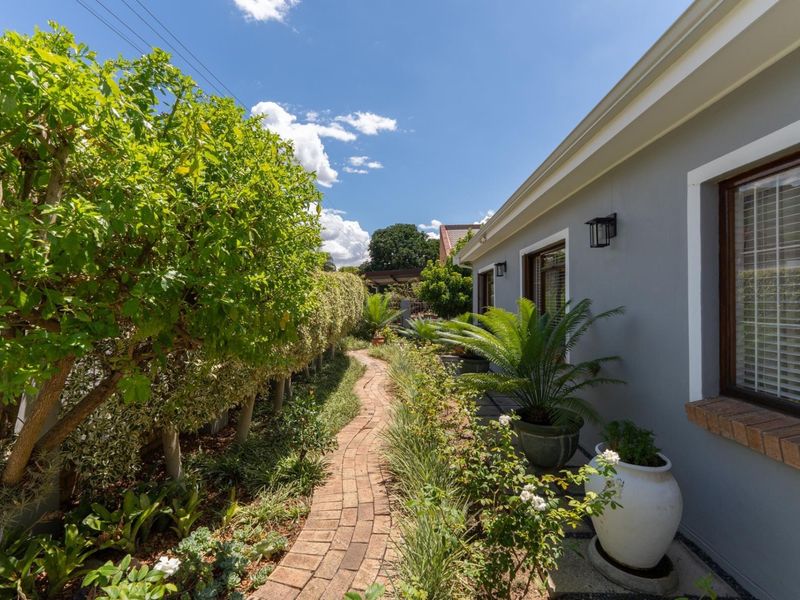 Modern Vrykyk Home Close to Paarl Schools - Photo 4