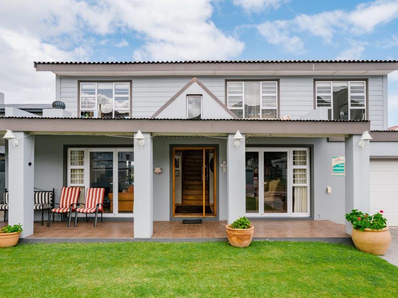 Elegant Coastal Residence in Kleinmond’s Sea Avenues - Photo 2