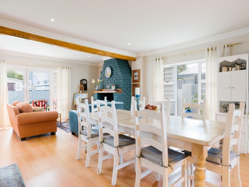 Elegant Coastal Residence in Kleinmond’s Sea Avenues - Photo 10