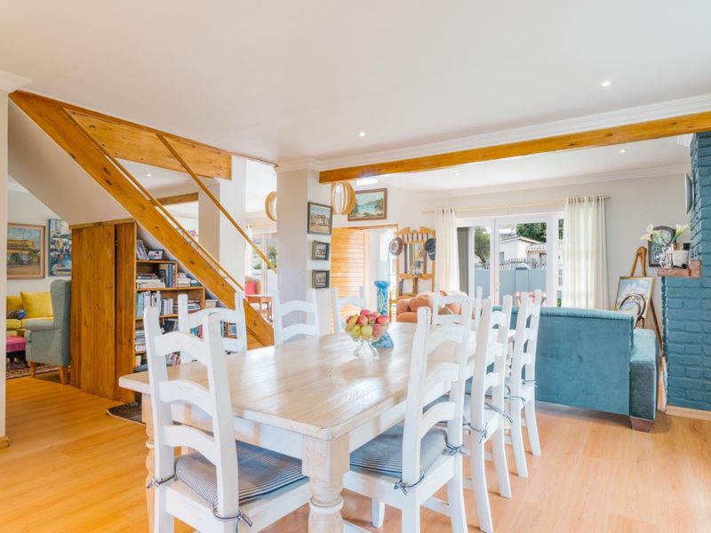 Elegant Coastal Residence in Kleinmond’s Sea Avenues - Photo 9