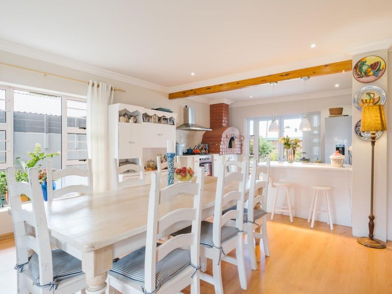 Elegant Coastal Residence in Kleinmond’s Sea Avenues - Photo 8