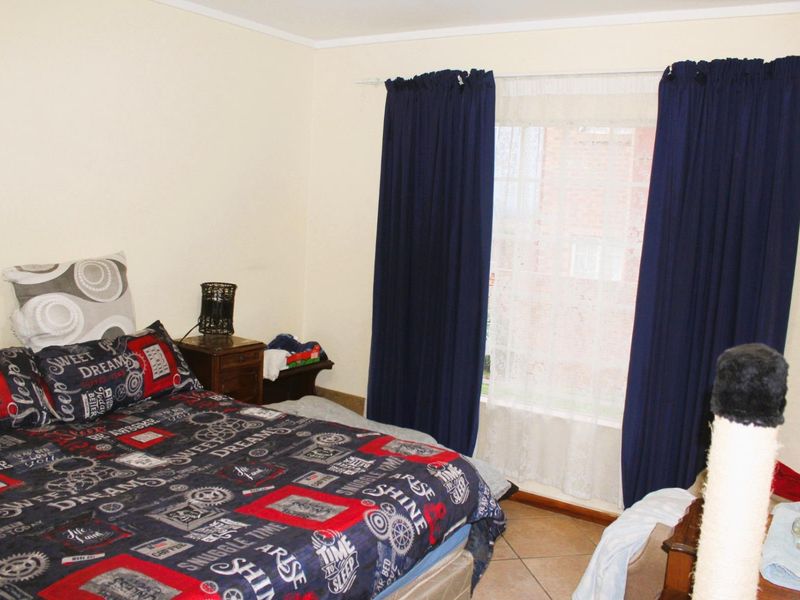Perfect 2 bedroom ground floor apartment with garden in The Reeds. - Photo 10