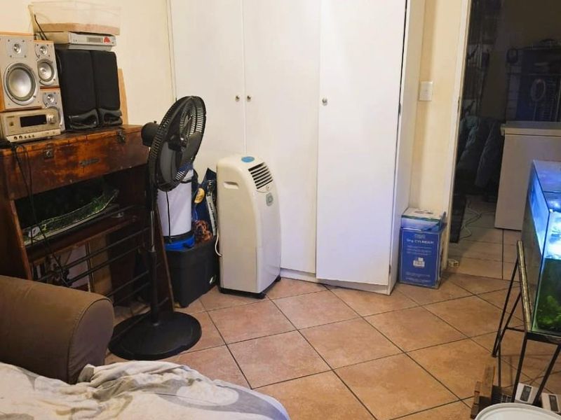 Perfect 2 bedroom ground floor apartment with garden in The Reeds. - Photo 9