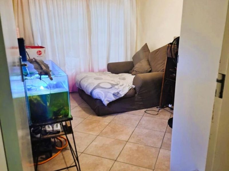 Perfect 2 bedroom ground floor apartment with garden in The Reeds. - Photo 8