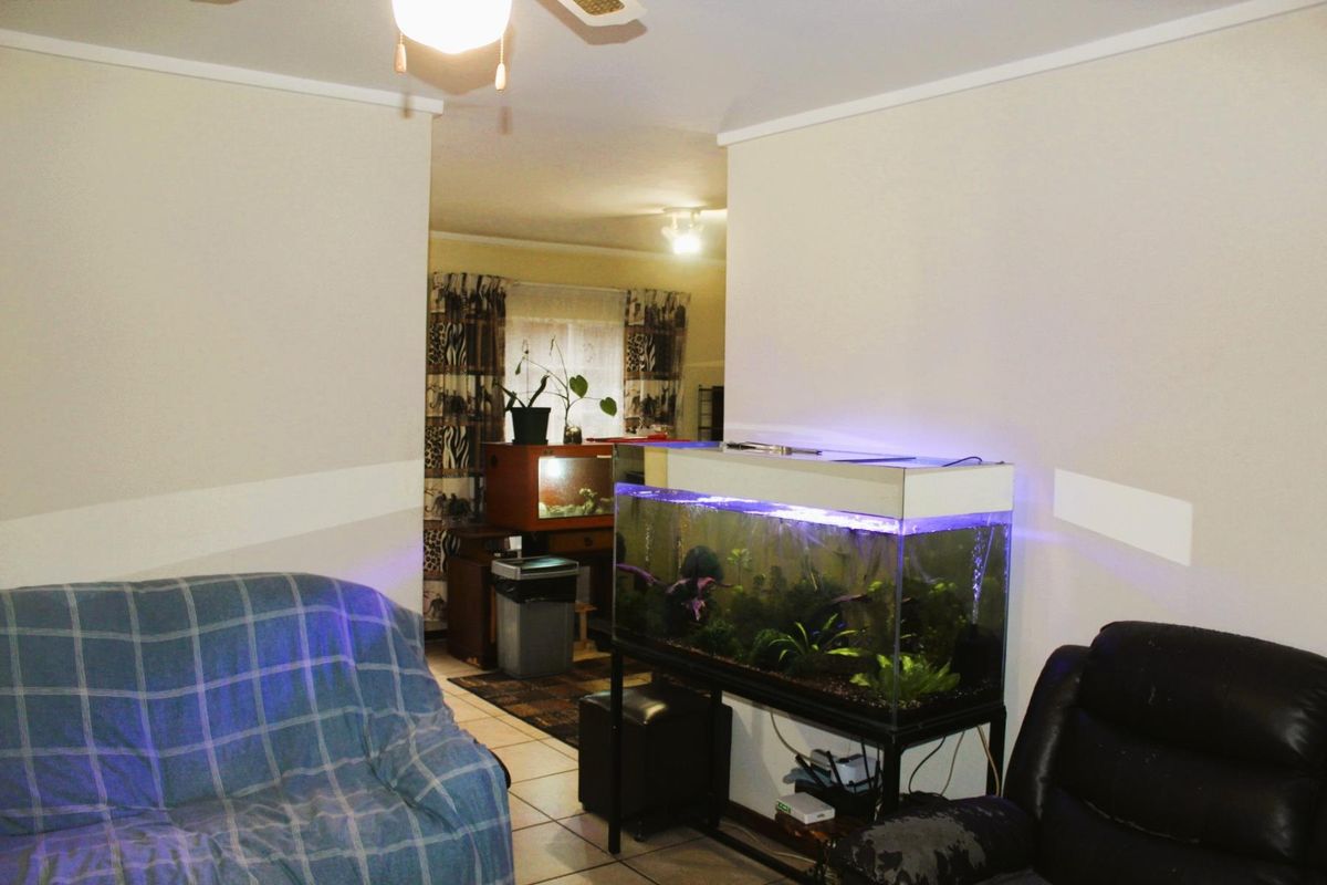 Perfect 2 bedroom ground floor apartment with garden in The Reeds. - Photo 4