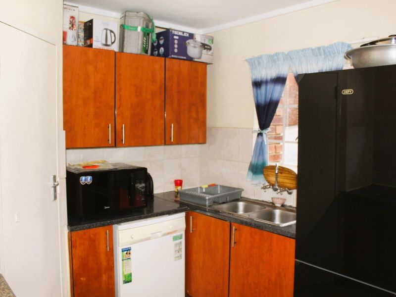 Perfect 2 bedroom ground floor apartment with garden in The Reeds. - Photo 5