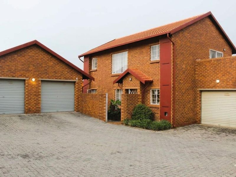 Perfect 2 bedroom ground floor apartment with garden in The Reeds. - Photo 1