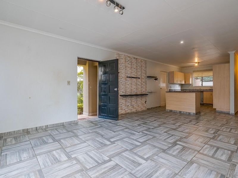 The Ideal Fourways  Starter home Priced to Go! - Photo 2