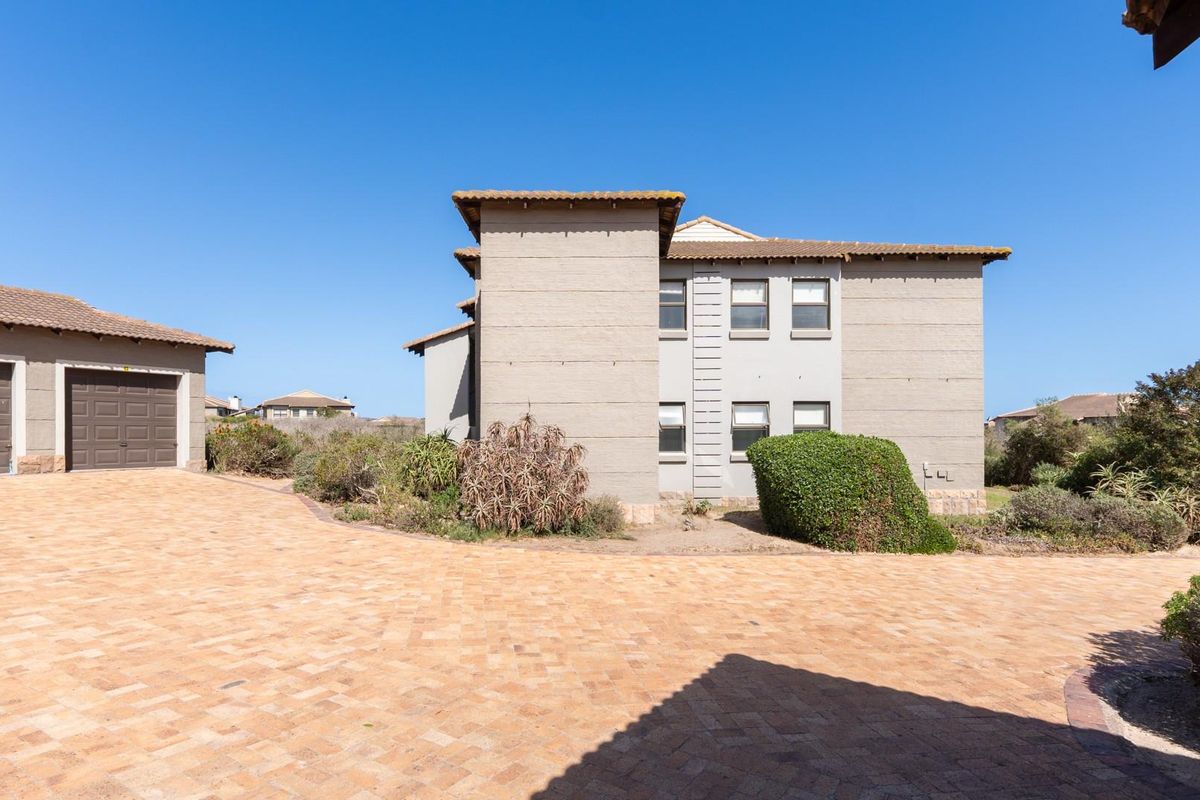First Floor Apartment with 3 bedrooms in Langebaan Country Estate - Photo 2