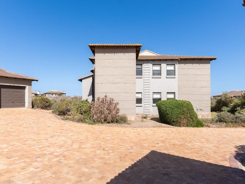 First Floor Apartment with 3 bedrooms in Langebaan Country Estate - Photo 2