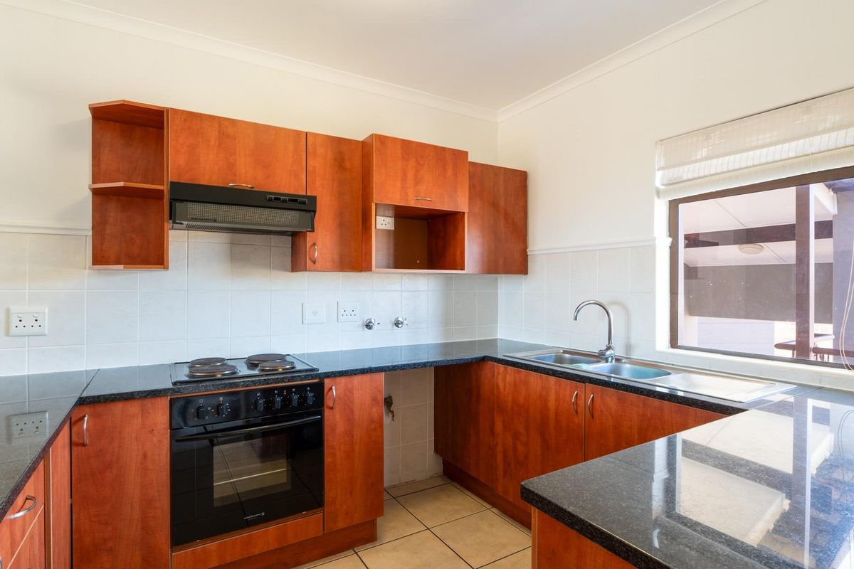 First Floor Apartment with 3 bedrooms in Langebaan Country Estate - Photo 5