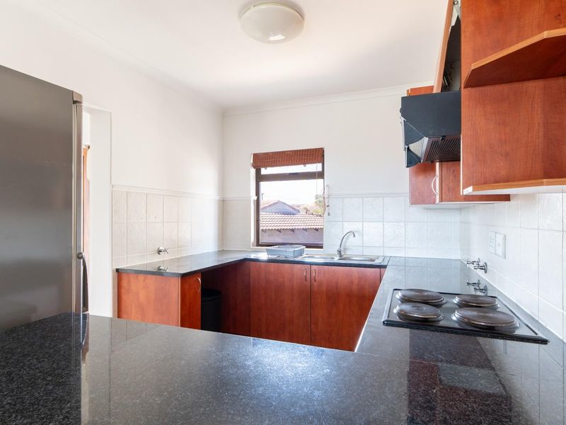 3-Bedroom First Floor Apartment in Langebaan Country Estate - Photo 7