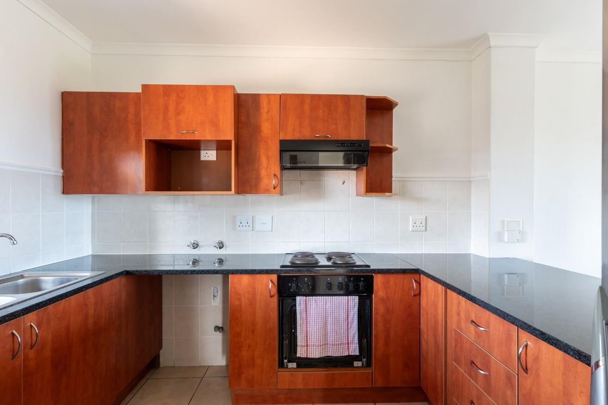 3-Bedroom First Floor Apartment in Langebaan Country Estate - Photo 5