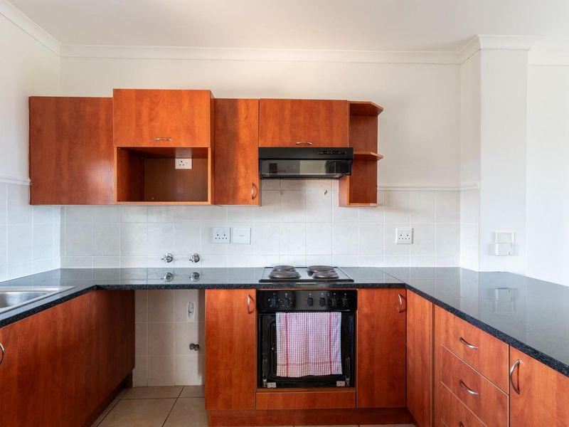 3-Bedroom First Floor Apartment in Langebaan Country Estate - Photo 5