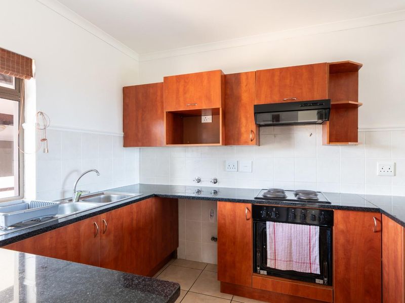 3-Bedroom First Floor Apartment in Langebaan Country Estate - Photo 4