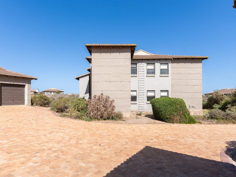 3-Bedroom First Floor Apartment in Langebaan Country Estate - Photo 3