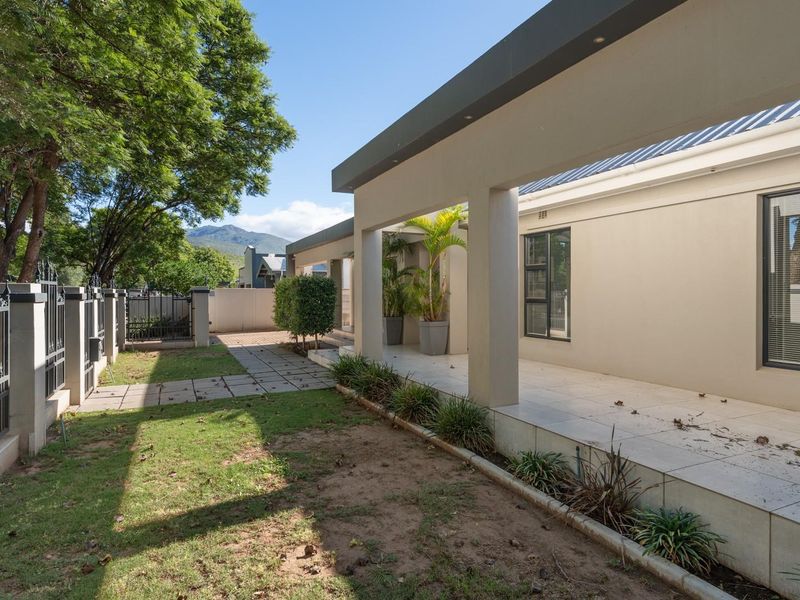 Stylish, Upgraded and Move-In Ready - Packed with Extras at an Exceptional Price in Robertson! - Photo 5