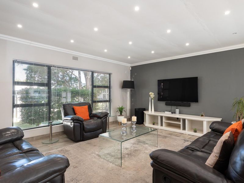 Stylish, Upgraded and Move-In Ready - Packed with Extras at an Exceptional Price in Robertson! - Photo 8