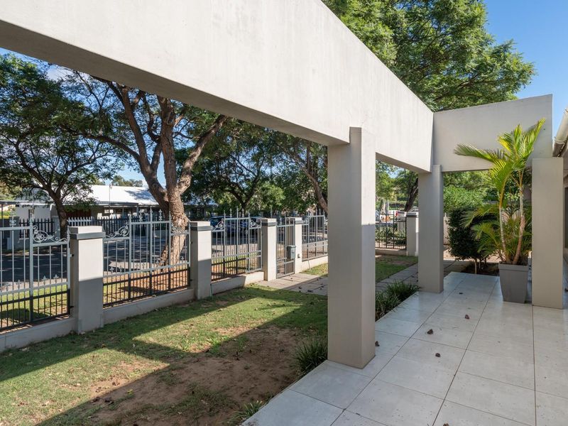 Stylish, Upgraded and Move-In Ready - Packed with Extras at an Exceptional Price in Robertson! - Photo 6