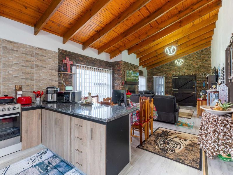 Family Haven with Ocean Views in Dana Bay - Photo 10