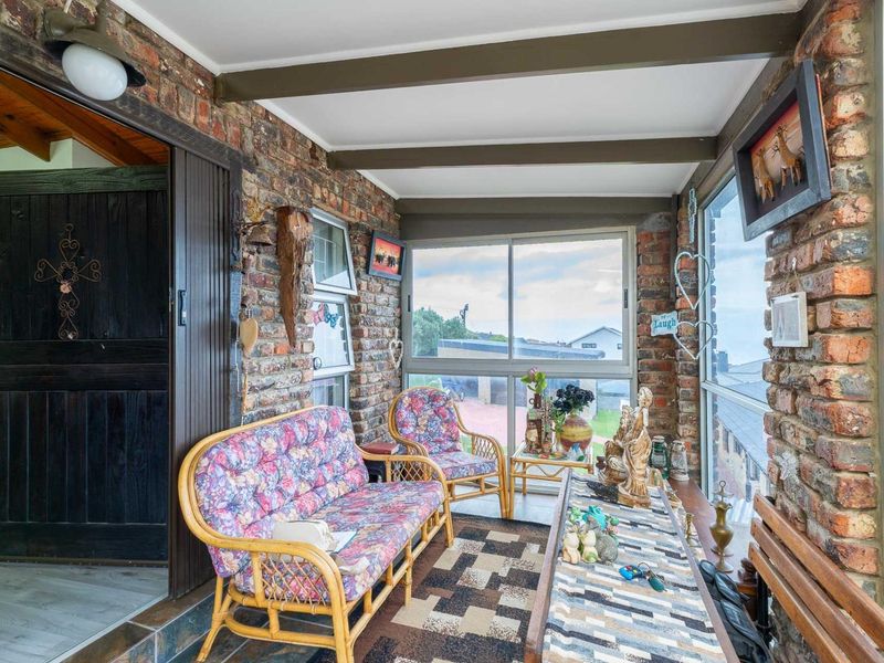 Family Haven with Ocean Views in Dana Bay - Photo 4