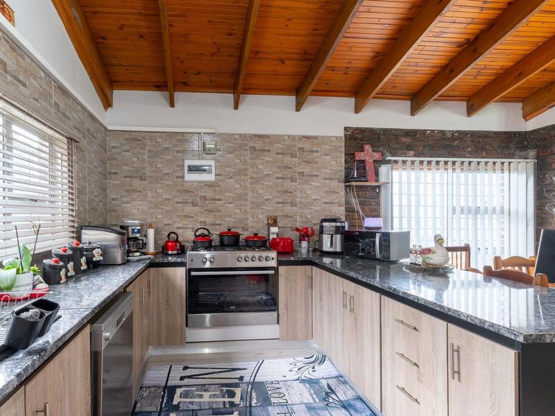 Family Haven with Ocean Views in Dana Bay - Photo 4