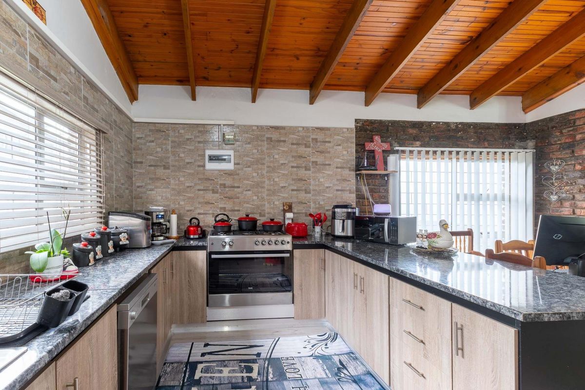 Family Haven with Ocean Views in Dana Bay - Photo 4