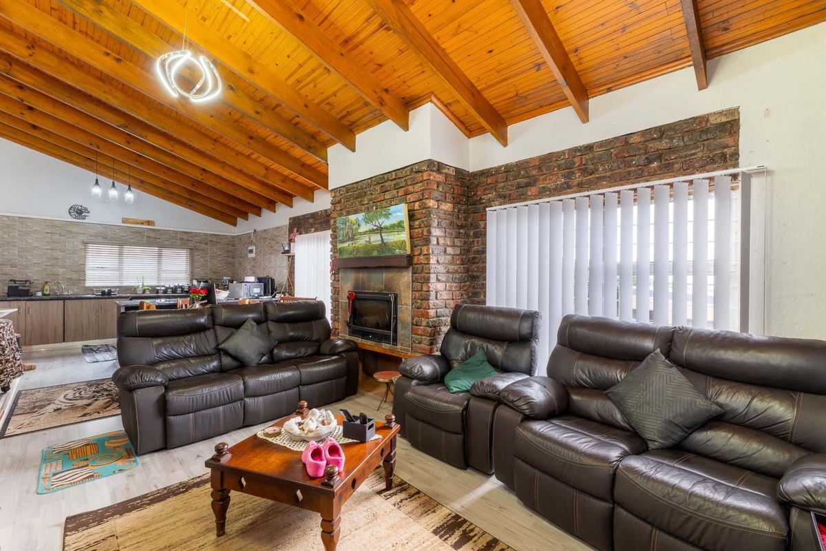 Family Haven with Ocean Views in Dana Bay - Photo 5